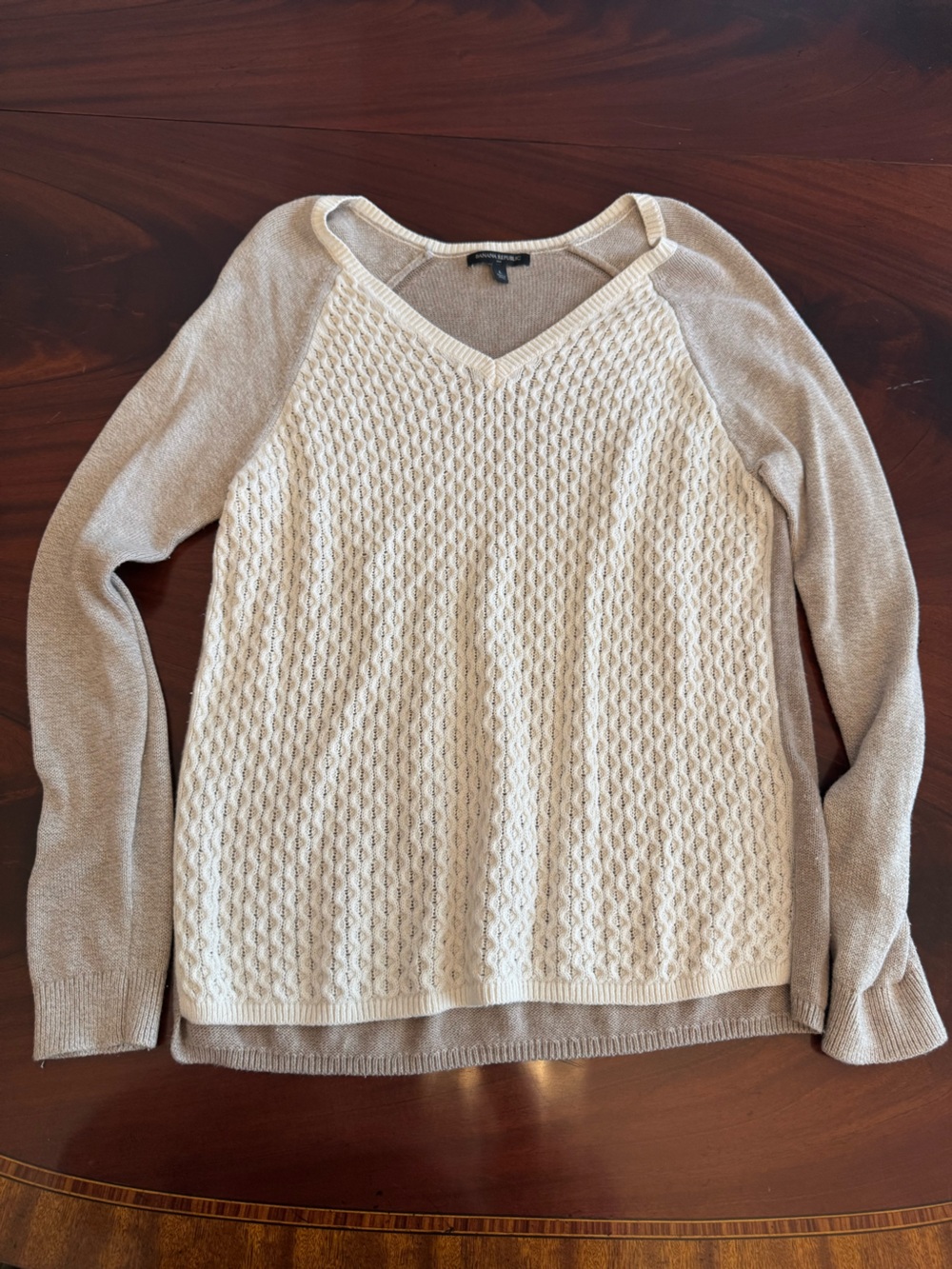 Banana Republic Women's Beige sweater Size Large Like New